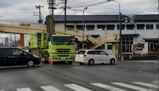 新潟県長岡市の交差点事故。歩道橋破壊したトレーラーの会社名は？