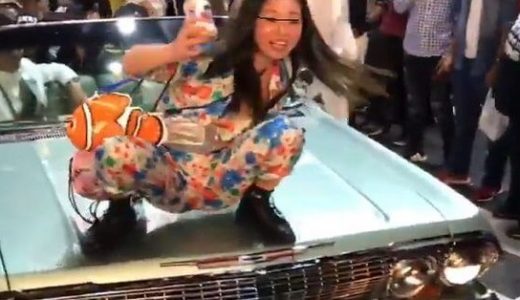 渋谷ハロウィンでアメ車から女性が落されてケガする動画,車の値段や車種も